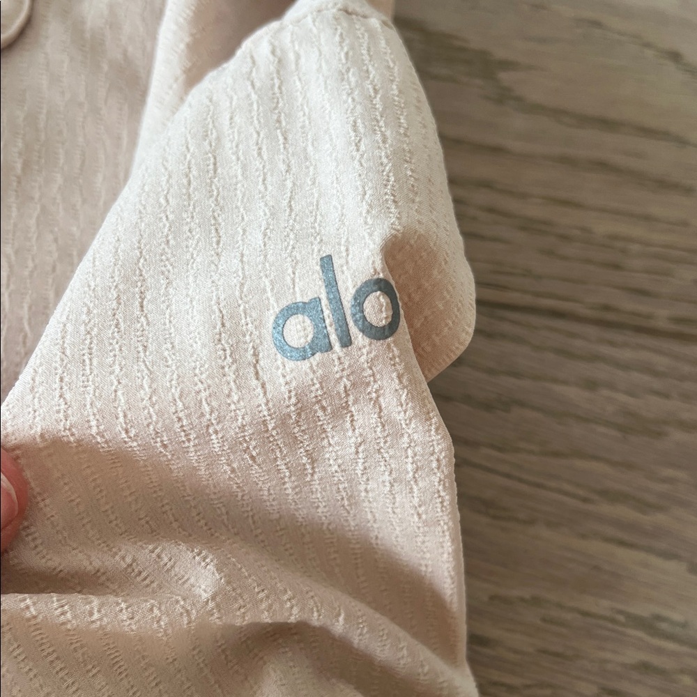 ALO Yoga Men's Beige Casual Button Down Shirt - Picture 2 of 4